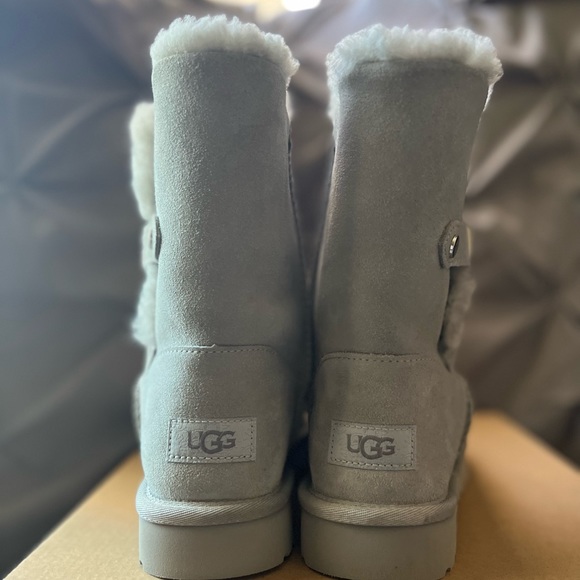 UGG Bailey Metal Graphic Leather - Picture 10 of 11